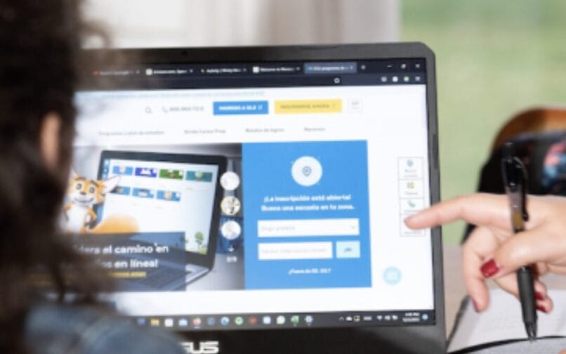 Students with a laptop